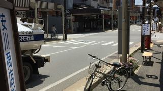 新しい街中と古い街中