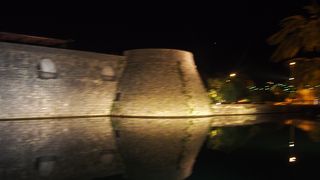 水の色が綺麗です