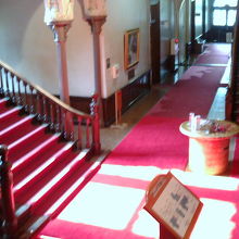 中は広いので、人ごみを感じずに見学できます。