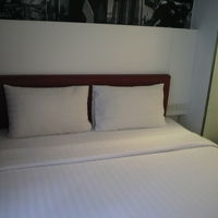 アイチェックインの客室内のベッドの様子です。綺麗な室内です。