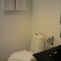 アイチェックインのバスルームのトイレです。綺麗です。