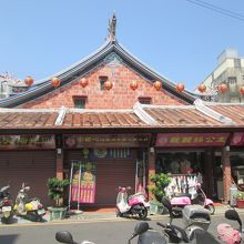 南門街から開帝廟を見ています