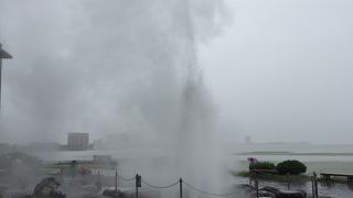 人口間欠泉の吹上