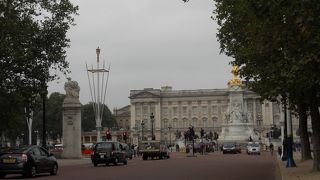 衛兵交替式が終了するとガラガラになります