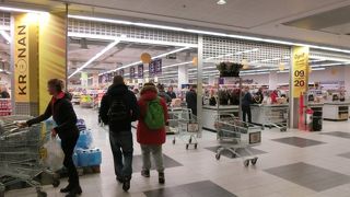 アイスランドの大手スーパー、品ぞろえ充実。