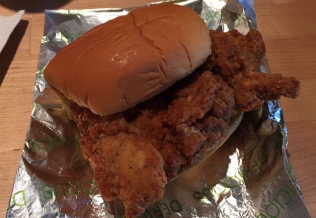 フライドチキンサンドイッチの名店