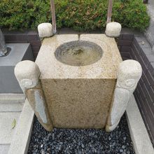 ３湧き出てる水