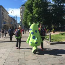 ヘルシンキのマスコットキャラもお散歩