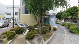 歩道の一角に立派な説明板がありました