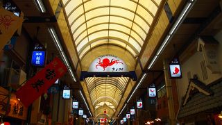 活気ある明石の商店街、魚の棚。