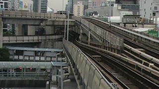 ＢＴＳサイアム駅は、スクウィンヴィット線とシーロム線が合流する駅で、線路が離合します。