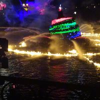 窓から見える夜のショー・・・とてもきれいです