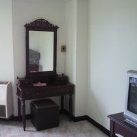 サワディーサイアムホテルの客室内の鏡の様子です。