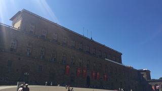 比較空いていてラファエロなど名作をゆっくり鑑賞