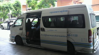 セントラルフェスティバルを起点としたミニバスが、各地へ向けて発車しています。