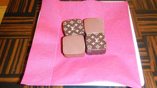 店舗先行発売が多い