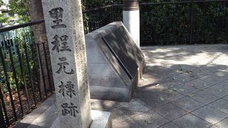 高麗橋東側にポツン。