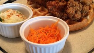 店内は広い。味はまあまあ