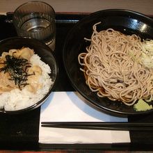 『ミニブタ丼セットちょいちょい醤油』　これで560円は安い！