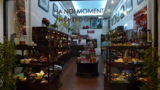 バッチャン焼は陶器のはずなのに磁器のように薄くて軽い。