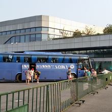 建物は徒に大きい。