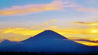 富士山の全景が見える温泉　夕方に訪問すること推奨　富士山がシルエットに