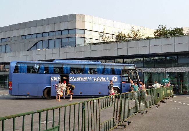 水郷村への日帰り観光に便利。