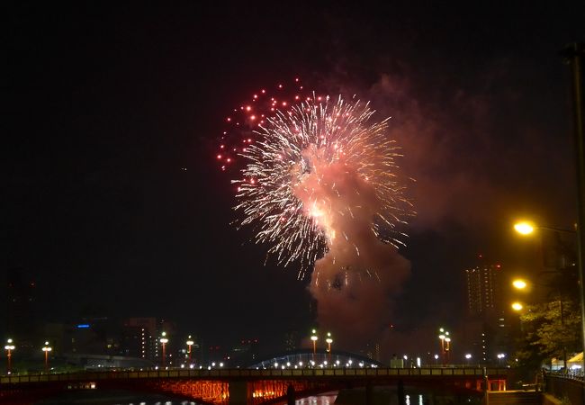 下から吹き上げる花火もありました