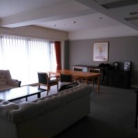 ロイヤルスイートルームのリビングルームです