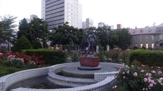 明るい裸婦像。