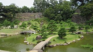 手入れの行き届いたこじんまりしたお庭