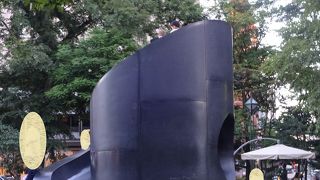 イサムノグチの滑り台。