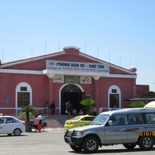 切符売場＆待合室・改札口のある建物