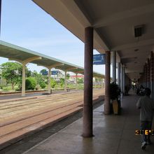フエ駅プラットフォーム