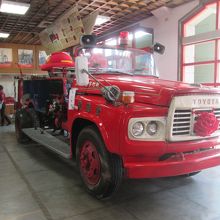 トヨタ製の消防自動車が展示されています
