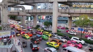 早朝は飲んだくれの外国人ばかり！