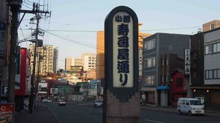 必ずしも此処で食べなくてもよいかも