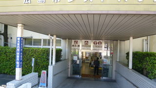 レトロな外観が公園にマッチングしています！