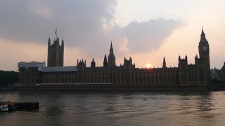写真はテムズ川の対岸から