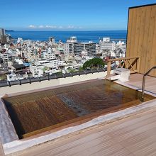 屋上の露天風呂 熱海を一望できます！