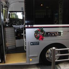 クリスマス時期はリースの飾りもあります。