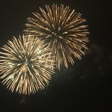 この祭りの花火の様子