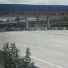 途中の工事中の高速道路が完成に近く、運行時間が短縮されます。