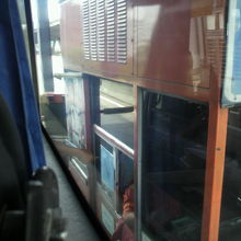 パタヤから出発して、高速道路の料金所を通過する様子です。