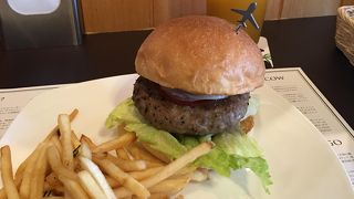 お肉がハムのような触感で、納得いきませんでした。