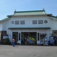 お店の前