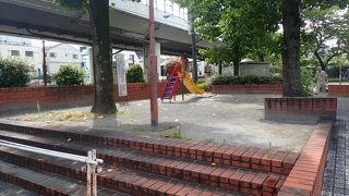 別名「あいさつ公園」です。