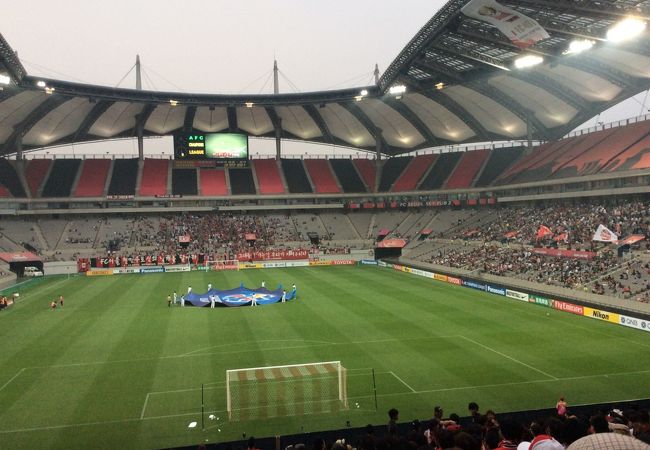 アジア最大級のサッカー専用スタジアム。