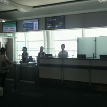 羽田からの直行便は、予定通りの出発とのこと。欠航証明書を貰う