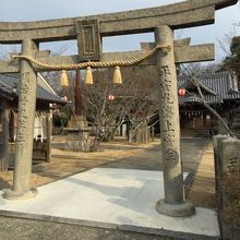 しばらく登ると妙見神社があります